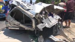 Begini Kondisi Kijang Innova Usai Tabrakan Maut dengan Bus Mira di Nganjuk