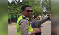 Viral Pengendara Motor Keluarkan Jurus Silat saat Ditilang Polisi di Banjarmasin