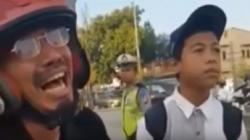 Viral, Pria Pengendara Motor di Gowa Menangis Histeris saat Dihentikan Polisi