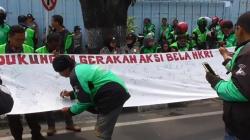 Protes Ucapan Bos Big Blue Taxi, Ratusan Driver Online Geruduk Konjen Malaysia