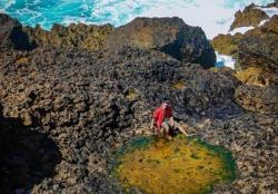 Keseruan Wisata di Pantai Tanjung Sirap Malang, Ada Tebing Menjorok ke Laut