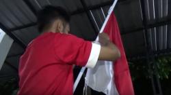 BJ Habibie Wafat, Warga Jember Pasang Bendera Setengah Tiang Malam Hari