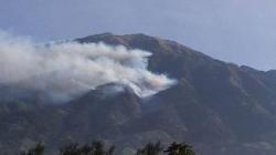 Jalur Pendakian Gunung Merbabu Ditutup akibat Kebakaran Hutan di Puncak