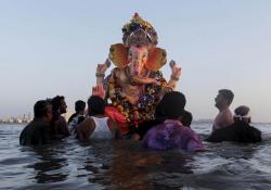 12 Orang India Tenggelam saat Upacara Keagamaan di Atas Kapal