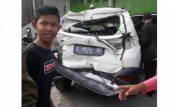 Viral Kereta Api Tabrak Toyota Rush di Tegal Terekam CCTV, Pengemudinya Loncat