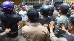 Ricuh Penertiban Bangunan Liar di Medan Barat, Warga dan Satpol PP Bentrok