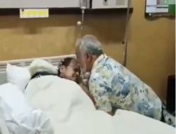 Viral Video Presiden Pertama Timor Leste Xanana Gusmao Cium Kening Habibie di RS