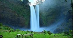 Segarnya Air Terjun Sanghyang Taraje di Garut, Terlihat Indah saat Berkabut