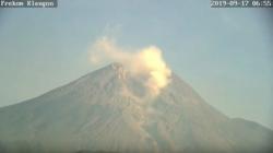 Gunung Merapi Kembali Erupsi, Semburkan Awan Panas Guguran Sejauh 1.100 Meter