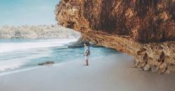 Inspirasi Wisata Pantai di Pacitan, Ada Srau yang Dikelilingi Perbukitan Karang