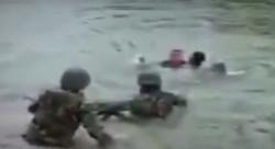 Detik-detik Anggota TNI Selamatkan Bocah Tenggelam di Merauke