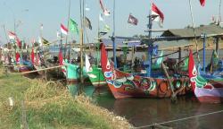 Nelayan Sigentong Kendal Bersolek Hias Perahu Sambut Sedekah Laut
