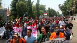 Tolak RUU KPK dan RKUHP, Aliansi Mahasiswa Ciayumajakuning Demo di DPRD Cirebon