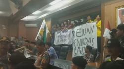 Mahasiswa di Bone Lakukan Aksi Pembakaran di Ruang Sidang Paripurna DPRD