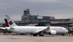 Petugas Maskapai Air Canada Paksa Atlet Muslimah Lepas Jilbab di Depan Umum