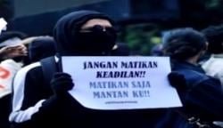 Begini Keunikan Spanduk Mahasiswa dalam Aksi Unjuk Rasa Tolak RKUHP