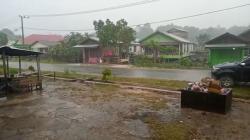 Doa Dikabulkan, Hujan Deras Hapus Kabut Asap di Kaltara usai Salat Istisqa