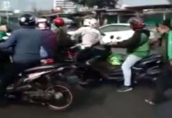 Video Pengemudi Ojek Online Aniaya Petugas Dishub di Kramat Bunder Jakarta Pusat