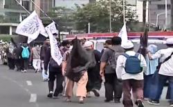 Video Massa Aksi Damai Mujahid 212 Long March dari Bundaran HI ke Istana Negara