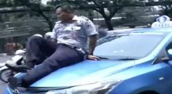 Video Petugas Dishub Bertahan di Kap Mobil saat Sopir Taksi Online Kabur dari Razia