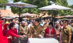 Video Presiden Jokowi Peringati Hari Batik Nasional di Solo