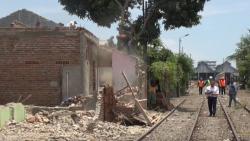 Tergusur Proyek PT KAI, Puluhan Rumah di Dekat Rel Kota Tegal Dibongkar