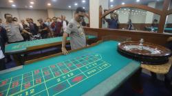 Foto-Foto Arena Judi Kasino di Apartemen Robinson Digerebek Polisi