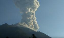 Merapi Kembali Erupsi Disertai Hujan Abu, Begini Penjelasan BPPTKG Yogyakarta