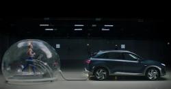 Buktikan Mesin Hidrogen Bersih, Hyundai Buat Gelembung Terhubung Knalpot Berisi Atlet Olimpiade