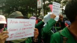 Mahasiswa Demonstrasi Desak Jokowi Terbitkan Perppu KPK