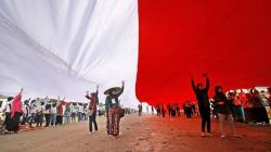 Peringatan Sumpah Pemuda, Warga Surabaya Bentangkan Merah Putih Sepanjang 500 M