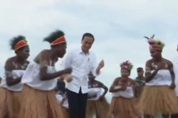Video Jokowi Blusukan ke Papua Barat, Menari Seka dan Menikmati Senja di Kaimana