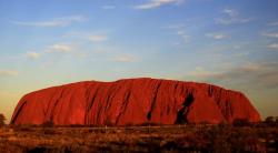 Australia Akhirnya Larang Pendakian ke Puncak Bukit Uluru