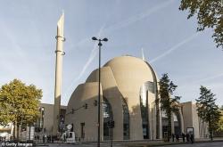 Pesan Anti-Muslim Berisi Makian Dikirim ke Masjid di Jerman