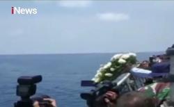 Video 1 Tahun Jatuhnya Pesawat Lion Air JT-610, Keluarga Korban Gelar Tabur Bunga
