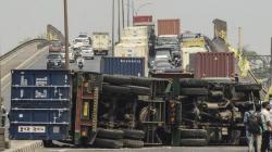 Truk Kontainer Terguling di Bekasi, Lalu Lintas Macet Parah