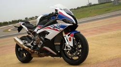 BMW Recall Motor Sport S1000RR Terbaru akibat Oli Bocor