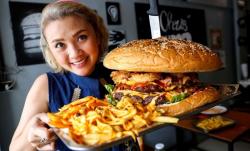 Wah, Restoran di Bangkok Bikin Tantangan Makan Burger Seberat 6 Kg