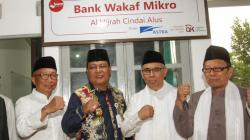 OJK Gandeng Astra Resmikan Bank Wakaf Mikro di Kalsel