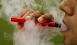 Trump Bakal Naikkan Usia Minimum Pengguna Vape di AS Jadi 21 Tahun