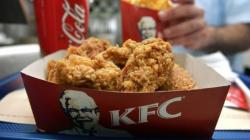 Viral Video Pria Lamar Kekasih di Restoran KFC, Sumbangan untuk Pernikahan pun Mengalir