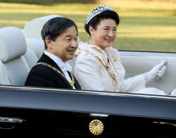 Kaisar Naruhito dan Permaisuri Masako Disambut Sorak Warga Jepang saat Parade dari Istana Kekaisaran