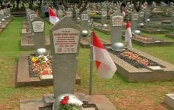 Video Makam Habibie dan Ainun Ramai Dikunjungi Peziarah di Hari Pahlawan