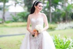 Potret Aida Chandra, Istri Delon Thamrin yang Pakai Gaun Pengantin Seberat 10 Kg dan Bertabur Kristal