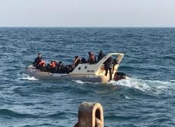 Penjaga Pantai Tembaki Kapal Imigran Gelap, 1 Bayi Tewas 