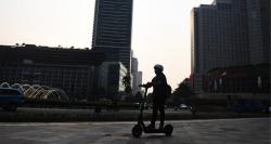Dilintasi Pengemudi Skuter Listrik, 3 JPO di Kawasan Sudirman Rusak 
