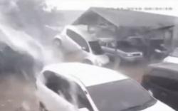 Detik-Detik Mobil Terangkat Angin Kencang di Serang Banten