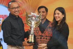Angela Tanoesoedibjo Serahkan Penghargaan kepada DKI Jakarta sebagai Provinsi Paling Memesona di FPL 2019