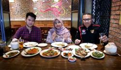 Nikmati Seafood Cita Rasa Nusantara yang Manjakan Lidah di Pantai Mutiara Jakarta