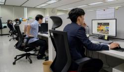 Tugas Para Pegawai Negeri Ini Menonton Film Porno Setiap Hari, kok Bisa?